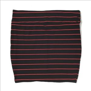Torrid Pencil Stretch Skirt Size 4 (4X- 26/28)